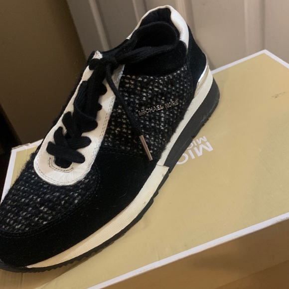 Michael Kors Sneakers - Picture 2 of 2